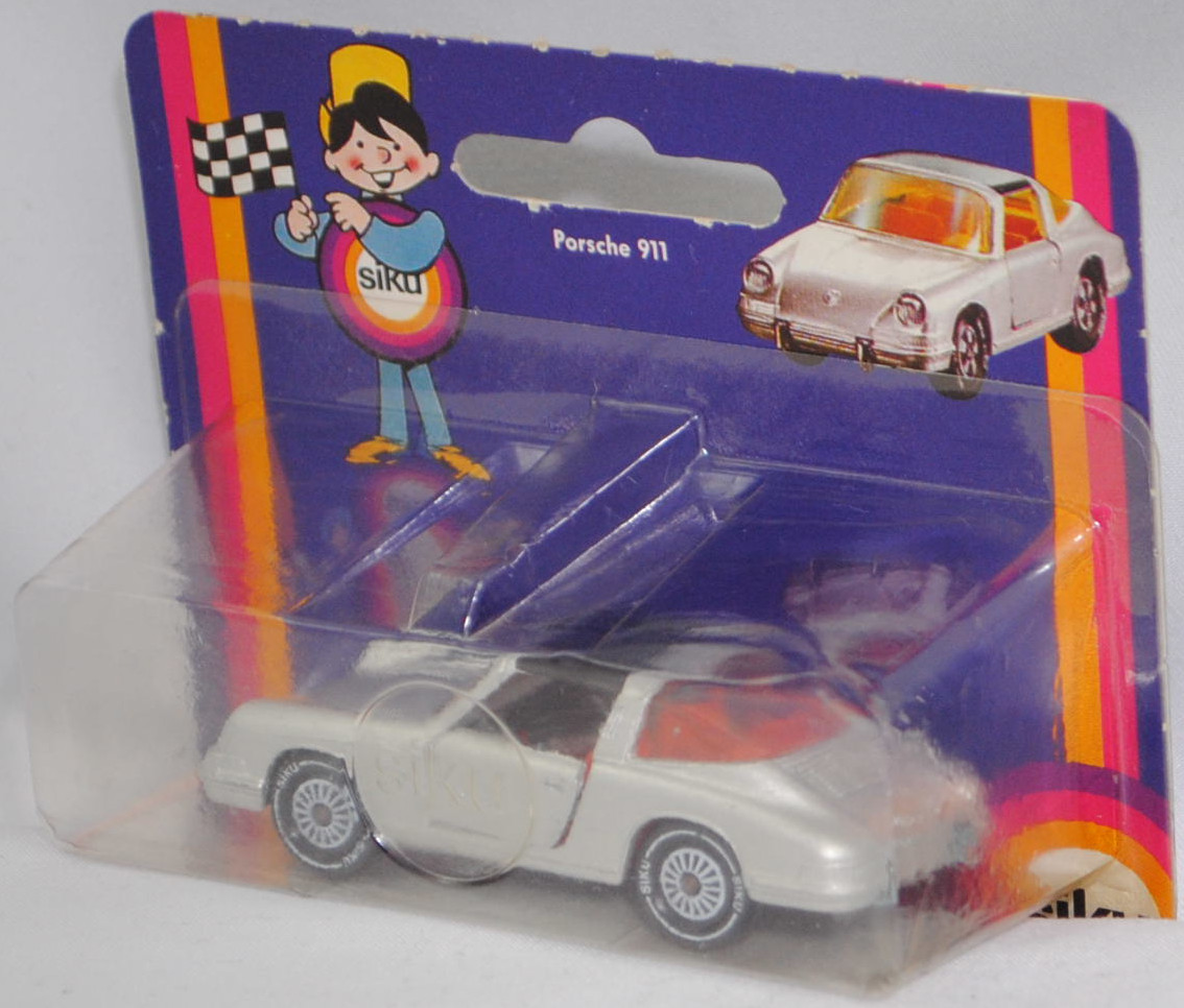 00008 Porsche 911 E Targa (F-Modell bzw. Urmodell, B-Serie, Modell 1968-1969), silber, Lenkrad schwarz, Dach schwarz, Bpr. V234 und 1010, W-Germ, Verglasung rauch, R11 glatt, SIKU, 1:60, P18