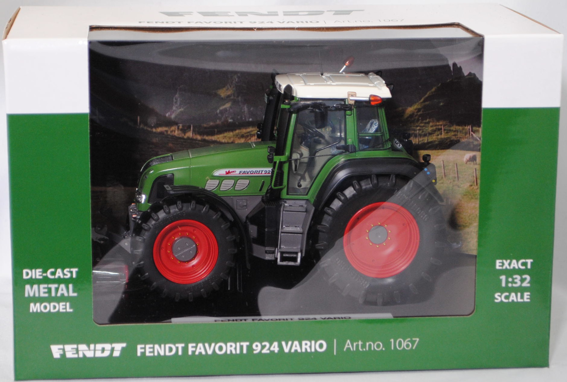 Fendt FAVORIT 924 Vario (2. Generation, Ausführung 2000-2002), reinweiß/hell-grasgrün/schwarz/hell-basaltgrau, Nummernschild WAF WD 924, weise-toys by HOLLAND OTO, 1:32, mb