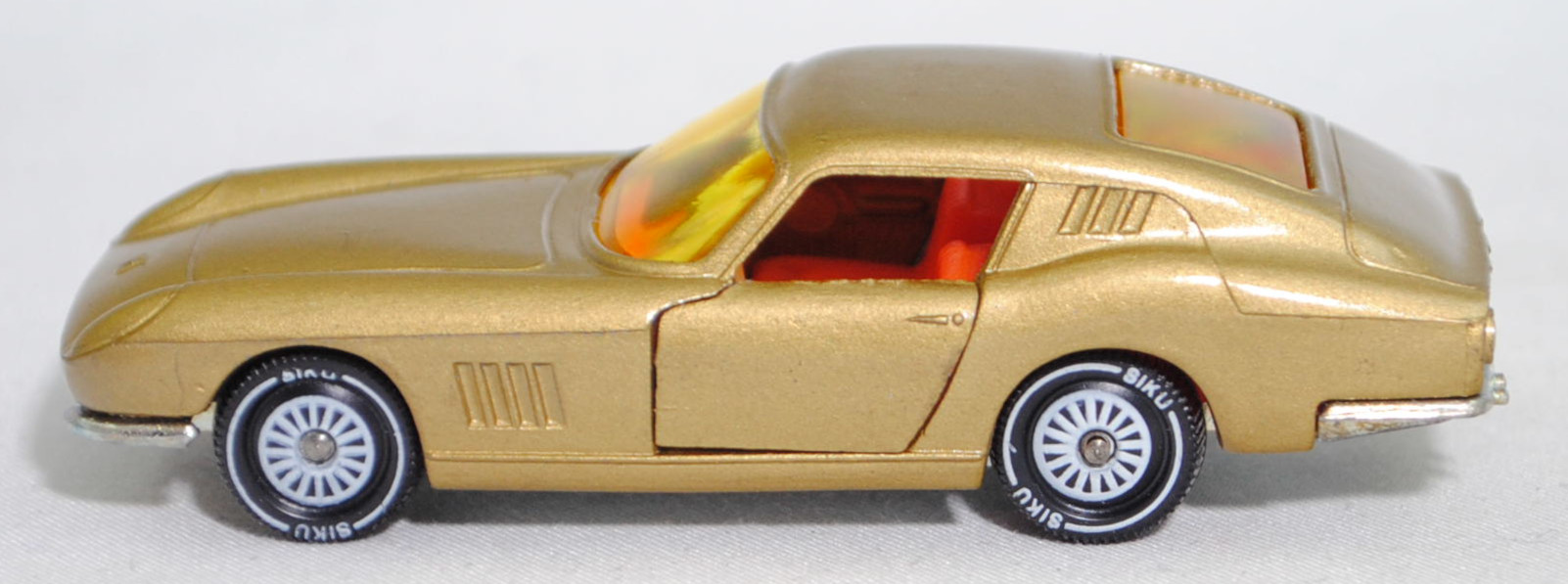 00005 Ferrari Berlinetta 275 GTB (Tipo 563, 2. Serie, Long Nose / Lange Nase, Modell 1965-1966), goldmetallic, Frontscheinwerfer integriert, Bpr. 1012, W-Germ, R11, SIKU SUPER, 1:56, m
