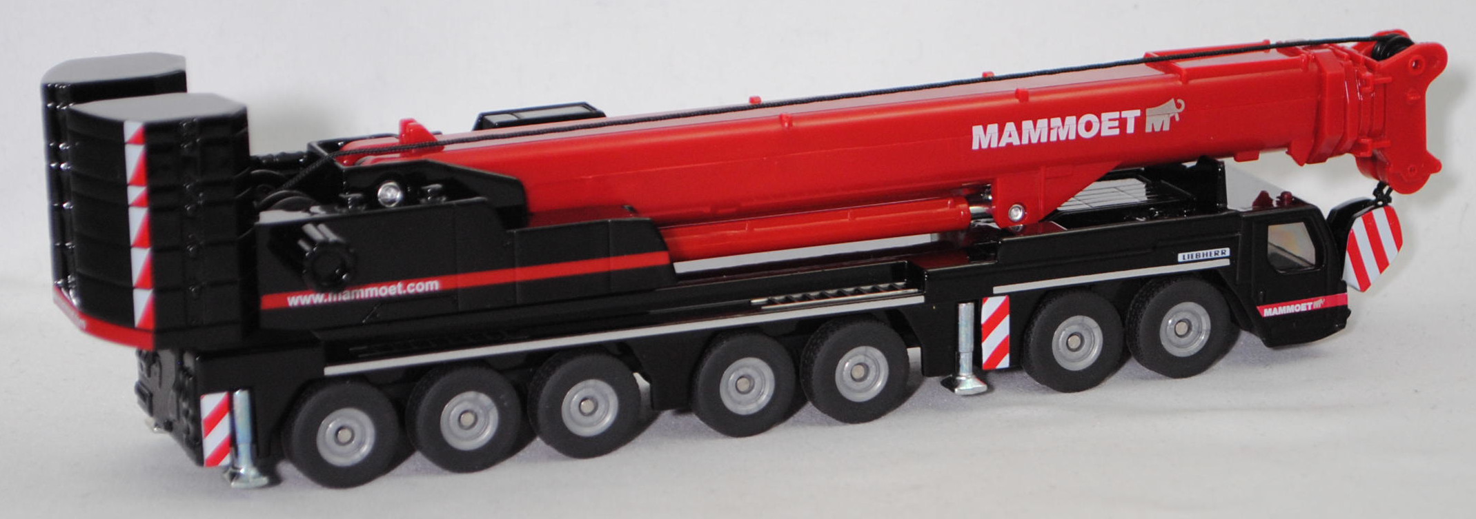 00300 NL LIEBHERR LTM 1400-7.1 Mobilkran (1. Generation, Modell 2005-2022), karminrot/schwarz, MAMMOET / www.mammoet.com, SIKU SUPER, 1:87, Werbeschachtel