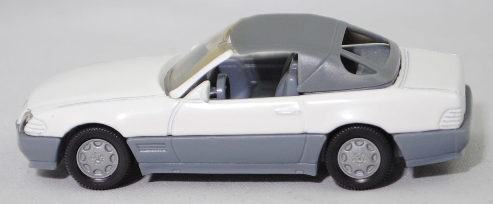 00004 Mercedes-Benz 500 SL mit Verdeck (Hardtop) (R 129, Modell 1989-1992), reinweiß/fehgrau, Scheibe seitlich  reinweiß, Heckklappe ohne Stern, Hong, B7, SIKU SUPER, 1:55, m