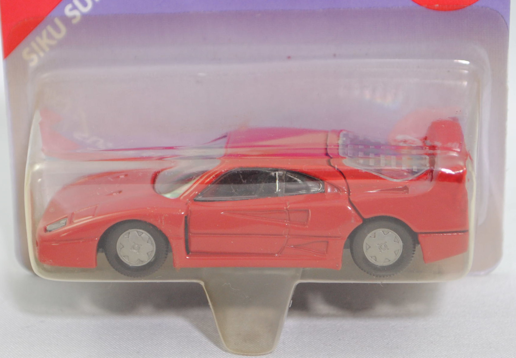 00004 Ferrari F40 (Typ F120, Modell 1987-1992), karminrot, Nummernschild hinten silber, Chassis schwarz, Hong, mit CE-Zeichen, B6, SIKU SUPER, 1:56, P26 vergilbt