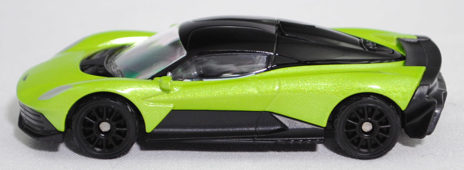 00000 Aston Martin Valhalla (1. Generation, TM01, Modell 2025-), Karosserie hell-gelbgrünmetallic, innen schwarz, Dach schwarz, B54 schwarz, SIKU SUPER, 1:59, P29f