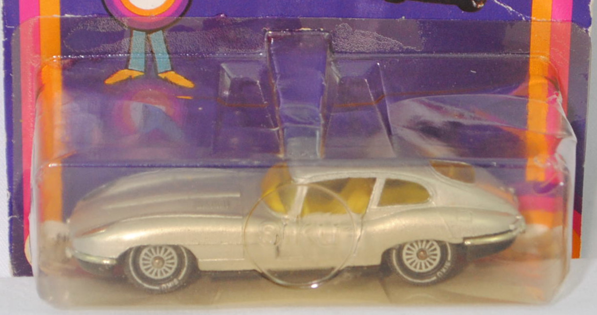 00006 Jaguar E-Type 2+2 SI Coupé 4.2 Liter (Serie 1, Typ 2+2-Sitzer Coupé, Modell 1966-1967), silber, innen gelb, W-Germ, Verglasung gelb, R11 gerillt, SIKU SUPER, 1:61, P18 vergilbt