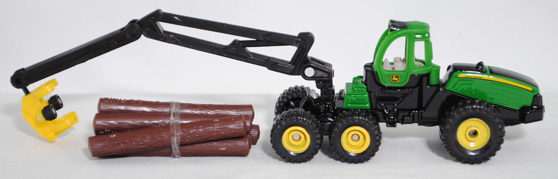 00000 John Deere 6-Rad-Harvester 1470E (Modell 2009-2013), hell-smaradgrün/schwarz, Zubehör: 6 Baumstämme in mahagonibraun, SIKU SUPER, 1:87, P29f