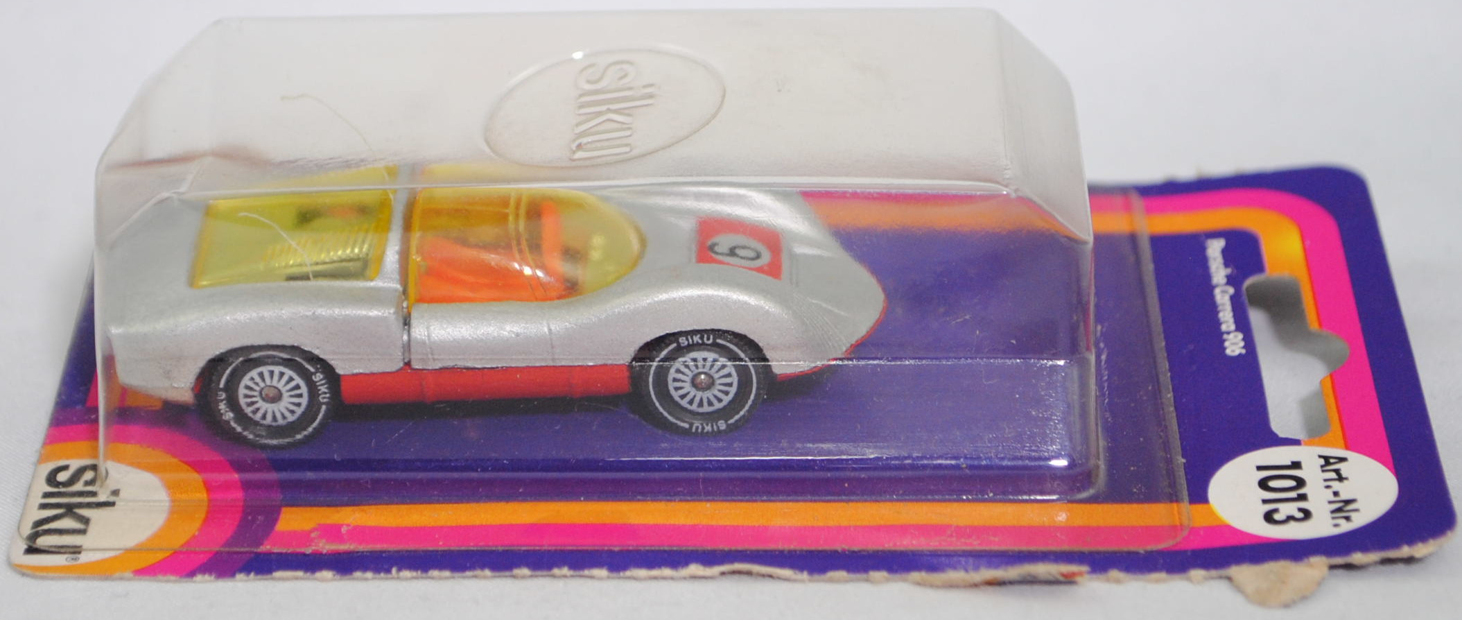 00006 Porsche 906 Carrera 6 (Typ Standard Coupé, Modell 1966-1966), silbergraumetallic/verkehrsrot, Nr. 6, Bpr. V 285 / 1013, W-Germ, Verglasung gelb, R11, SIKU SUPER, 1:59, P17 (Farbe) m-
