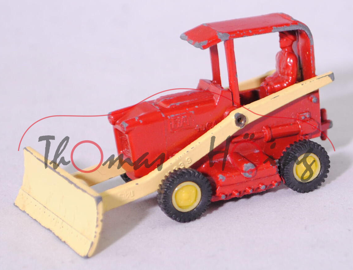 00003 FIAT Schlepper 40 CA (Modell 1960-1964) und Schaeff-Planier-Austauschschild, Karosserie verkehrsrot, Planier-Austauschschild blassgelb, SIKU, 1:56, vsc