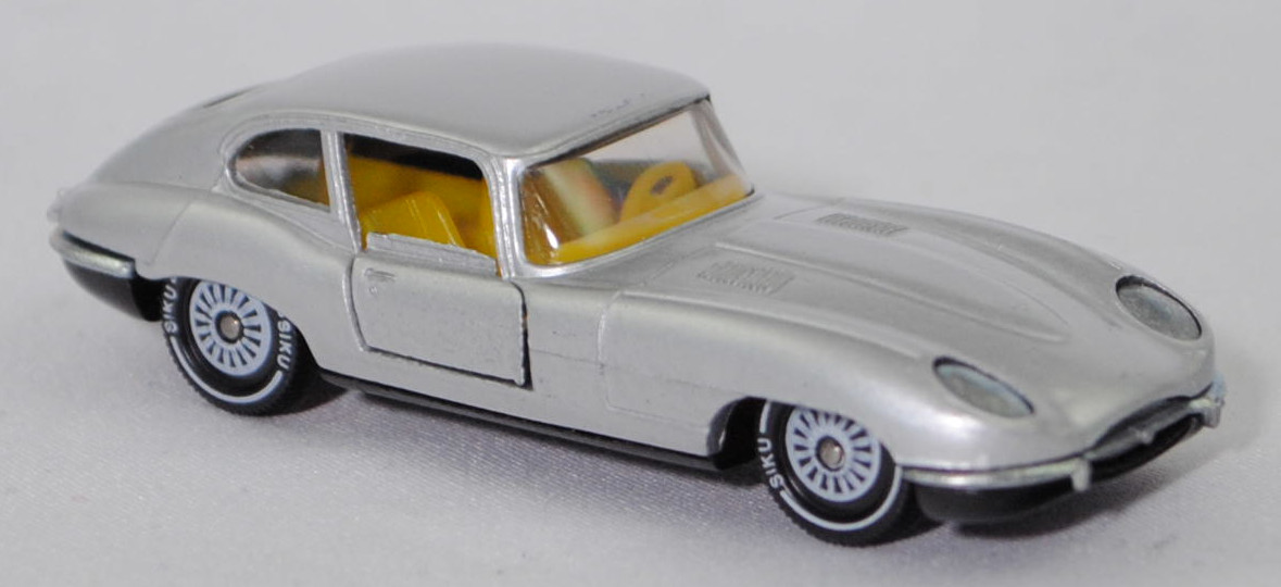00007 Jaguar E-Type 2+2 SI Coupé 4.2 Liter (Serie 1, Typ 2+2-Sitzer Coupé, Modell 1966-1967), silber, innen gelb, W-Germ, Verglasung rauch, R11 gerillt, SIKU SUPER, 1:61, m