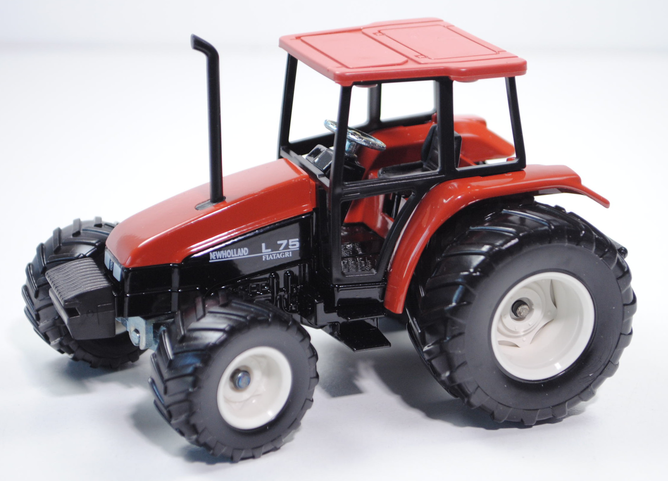 00001 New Holland Fiatagri L 75 (Mod. 96-98), korallenrot (terrakotta), Terrareifen, SIKU, 1:32, L15