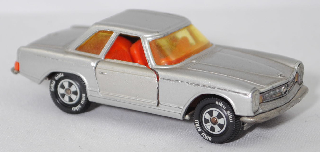 00004 Mercedes-Benz 280 SL (W 113, Baumuster 113.044, Pagode, Modell 1968-1971) mit Hardtop (Coupédach), silber, Bpr. V 302, Germ, Verglasung gelb, R10 weiß, SIKU SUPER, 1:60, m-