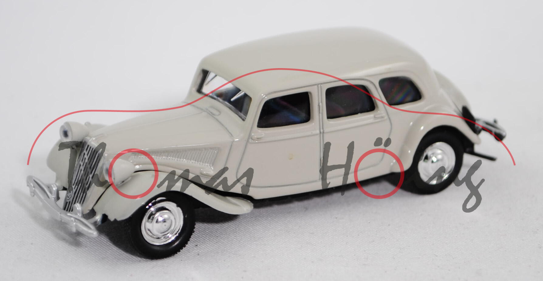 Citroen Traction 15-Six (15/6) (Modell 1954-1957), hell-kieselgrau, Felgen chrom, 1:58, Norev RETRO,