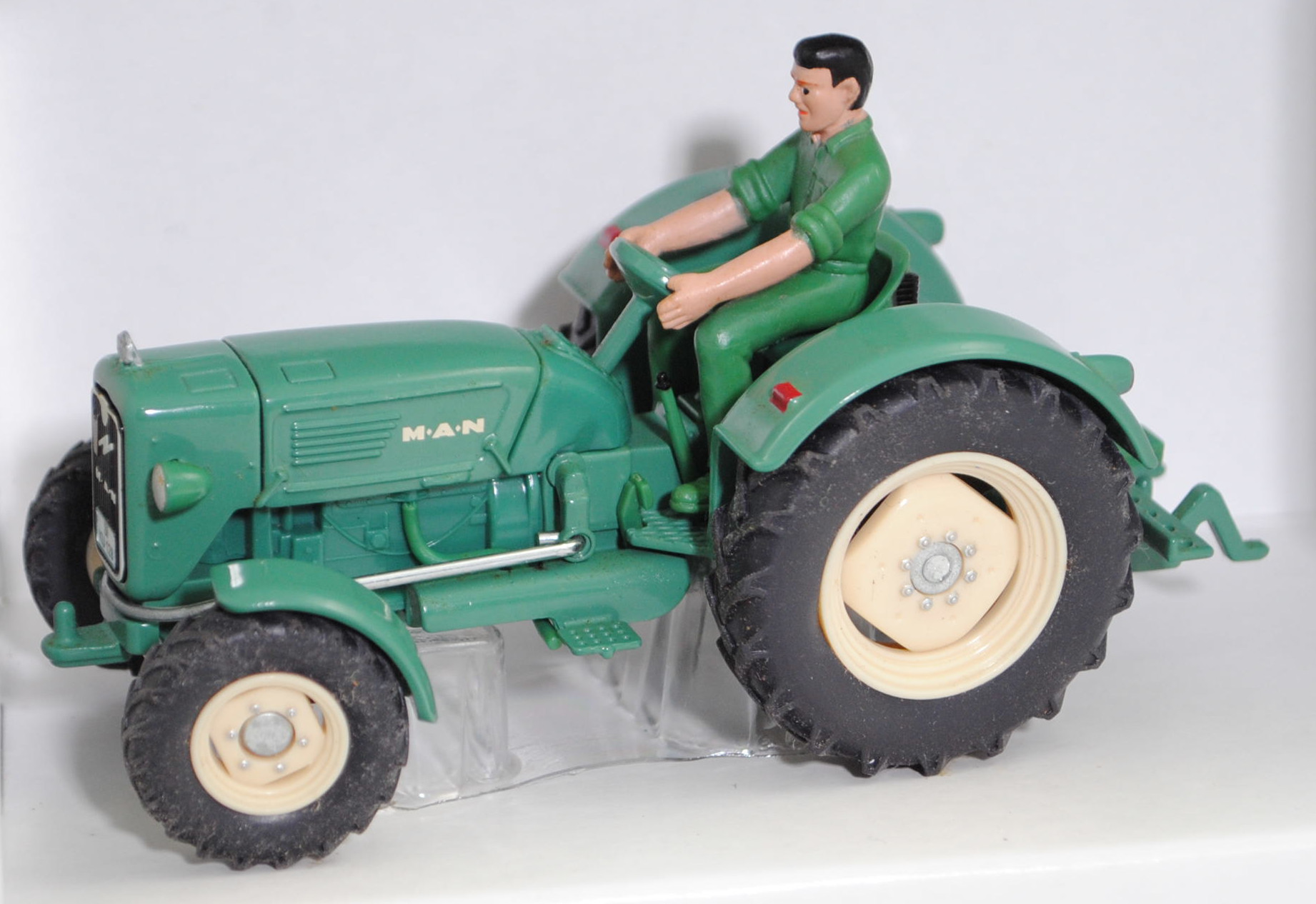 00000 MAN Typ 4R3 (Neue Generation, Baureihe R, Modell 1961-1962), patinagrün, SIKU, 1:32, L17P