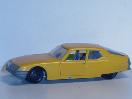 00001 Citroen SM, Modell 1970-1975, melonengelb, R3, minimale Spielspuren