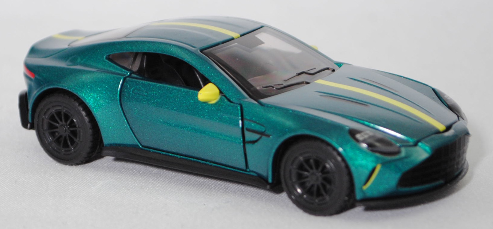 00000 Aston Martin Vantage AMV24 Edition (4. Generation, AM6, Facelift 2024, limitierte Auflage 24 Fahrzeuge, Modell 2025), podium green metallic, SIKU SUPER 1:50, L17mpK