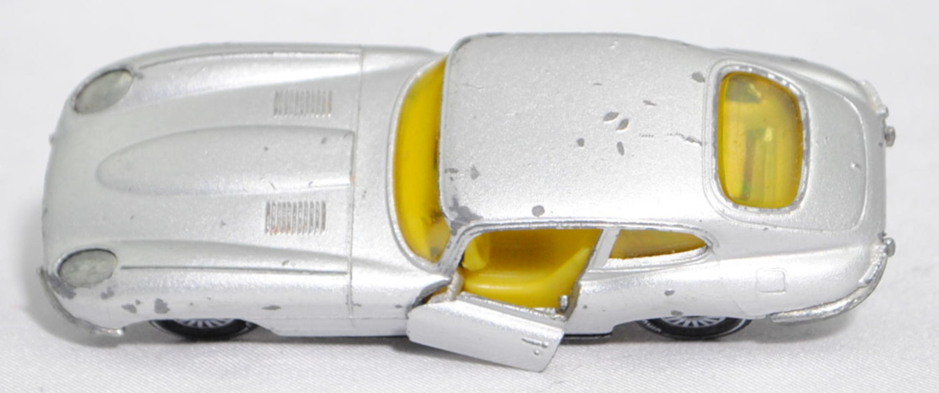 00006 Jaguar E-Type 2+2 SI Coupé 4.2 Liter (Serie 1, Typ 2+2-Sitzer Coupé, Modell 1966-1967), silber, innen gelb, W-Germ, Verglasung gelb, R11 gerillt, SIKU SUPER, 1:61, vsc