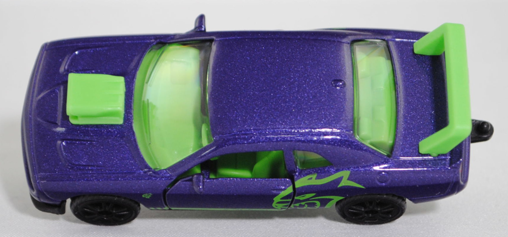 00000 Dodge Challenger SRT Hellcat (3. Generation, Facelift 2014, Modell 2014-2018) Custom, blauviolettmetallic (plum crazy pearlcoat), SIKU SUPER, 1:63, P29f