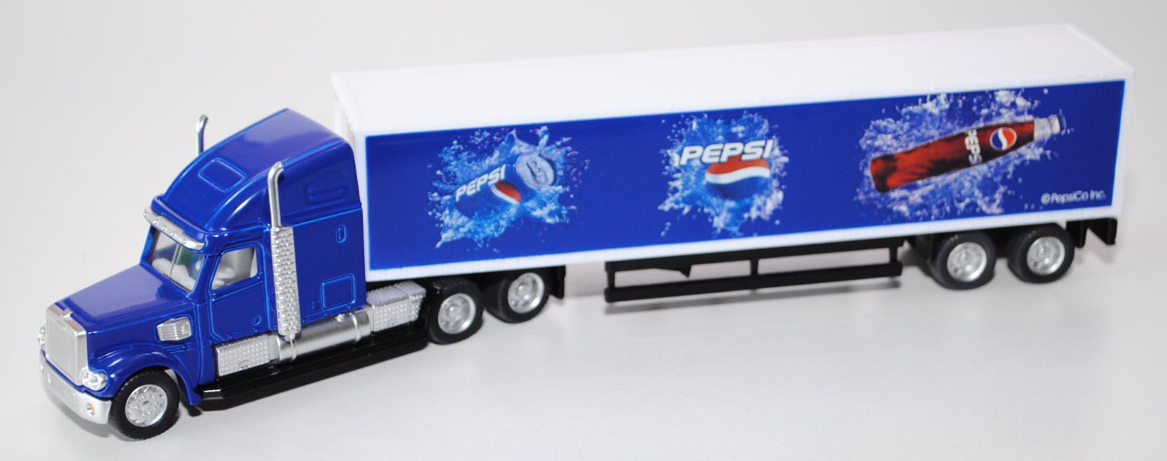 00000 FREIGHTLINER CORONADO mit 2-Achs-Koffer-Sattelauflieger, blau/weiß/schwarz, PEPSI, P31