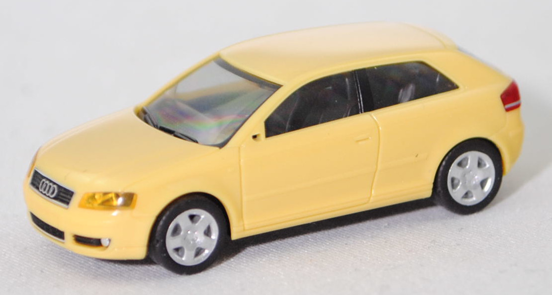 Audi A3 Ambition 3.2 quattro 3-türig (2. Generation, 8P, Vorfacelift, Modell 2003-2005), tukangelb (9N, Lacknummer LY1H), Herpa, 1:87, Werbeschachtel (Frontscheinwerfer vergilbt)