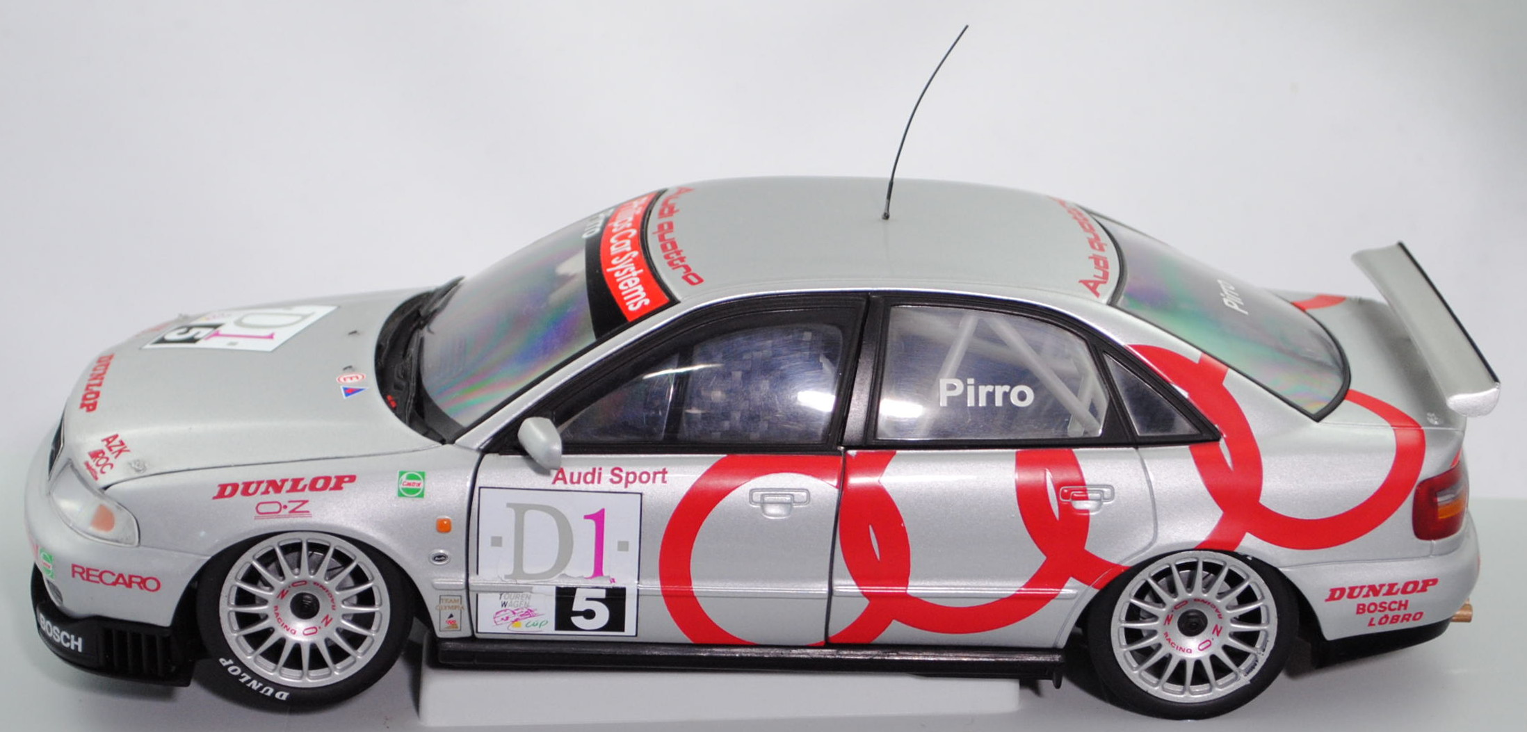 ミニカー UTmodels AUDI A4 STW 1/18 1:18 UT Models Audi A4 STW '95 #3 Biela – Cameron's Model Cars