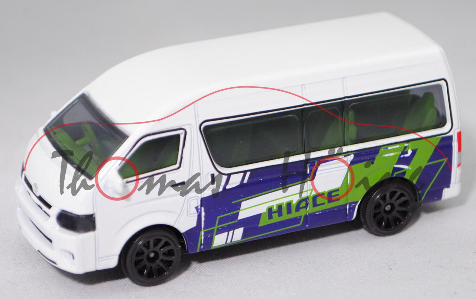 Toyota HiAce Commuter (Modell 2016-2018) HI-CLASS / URBAN, reinweiß, majorette, 1:69, COOL, mb