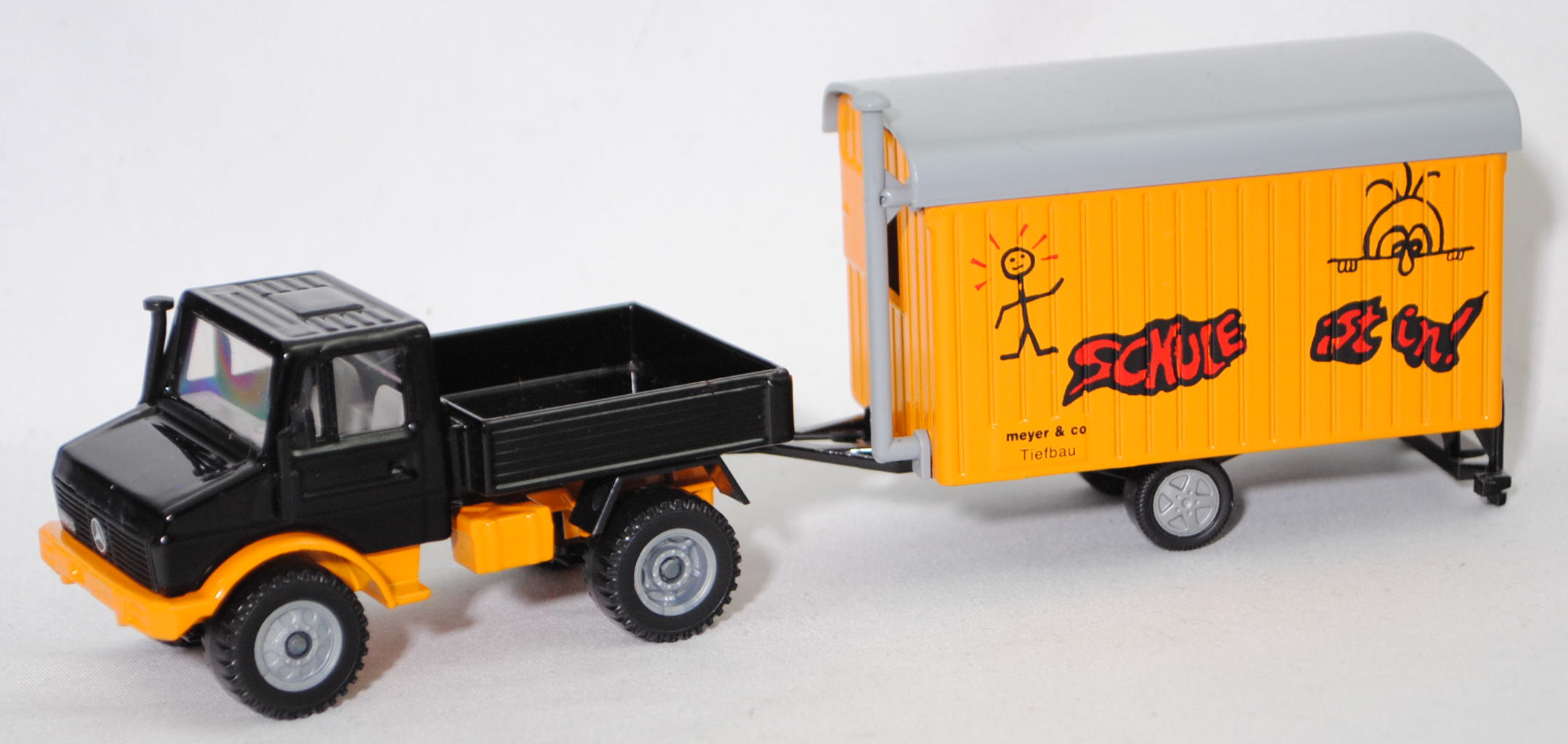 00000 Mercedes-Benz Unimog U 1500 (Baureihe 425, Modell 1975-1988) mit Bauwagen, schwarz/melonengelb, SCHULE ist in! / meyer & co / Tiefbau, SIKU SUPER 1:55, m