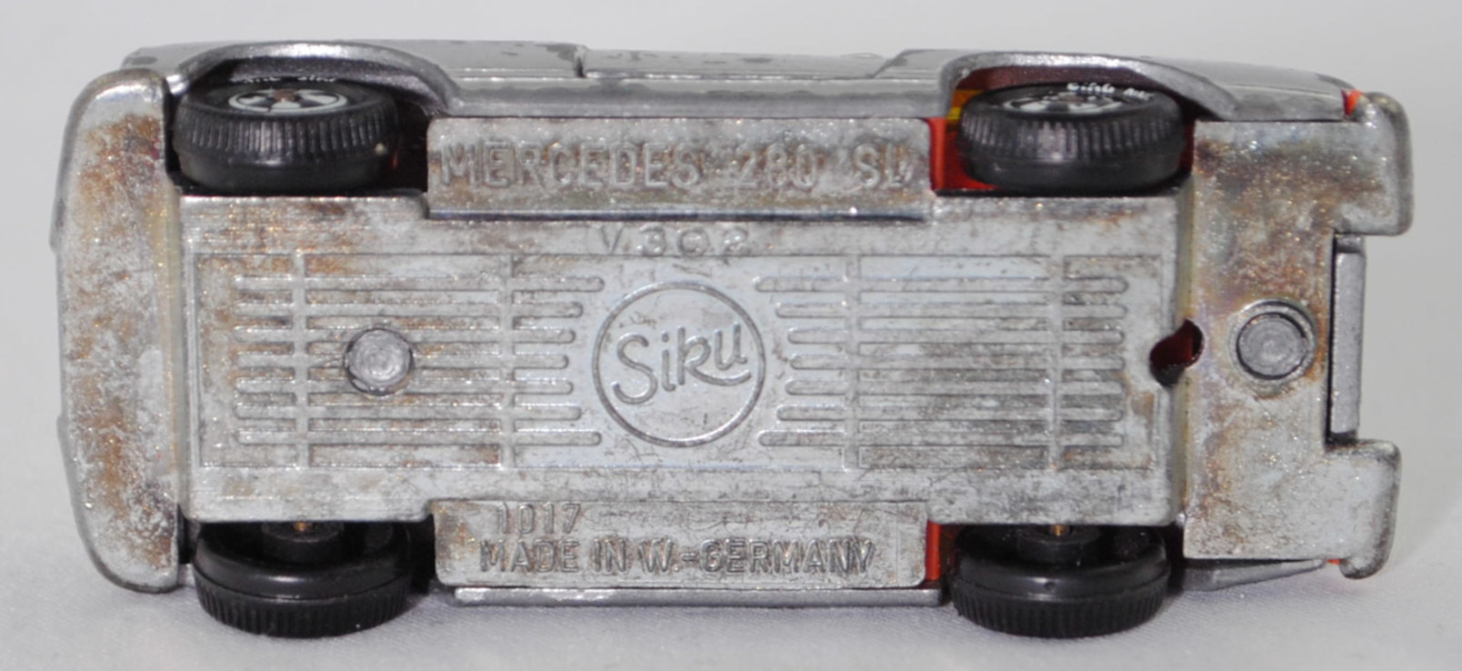 00004 Mercedes-Benz 280 SL (W 113, Baumuster 113.044, Pagode, Modell 1968-1971) mit Hardtop (Coupédach), silber, Bpr. V 302, Germ, Verglasung gelb, R10 weiß, SIKU SUPER, 1:60, vsc