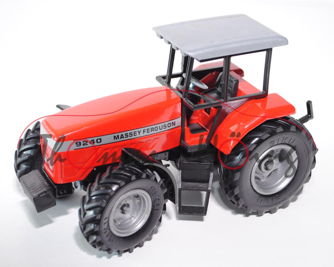 Massey Ferguson 9240 Traktor, verkehrsrot, Dach silber, Felgen silber, gekröpfte Heckkupplung