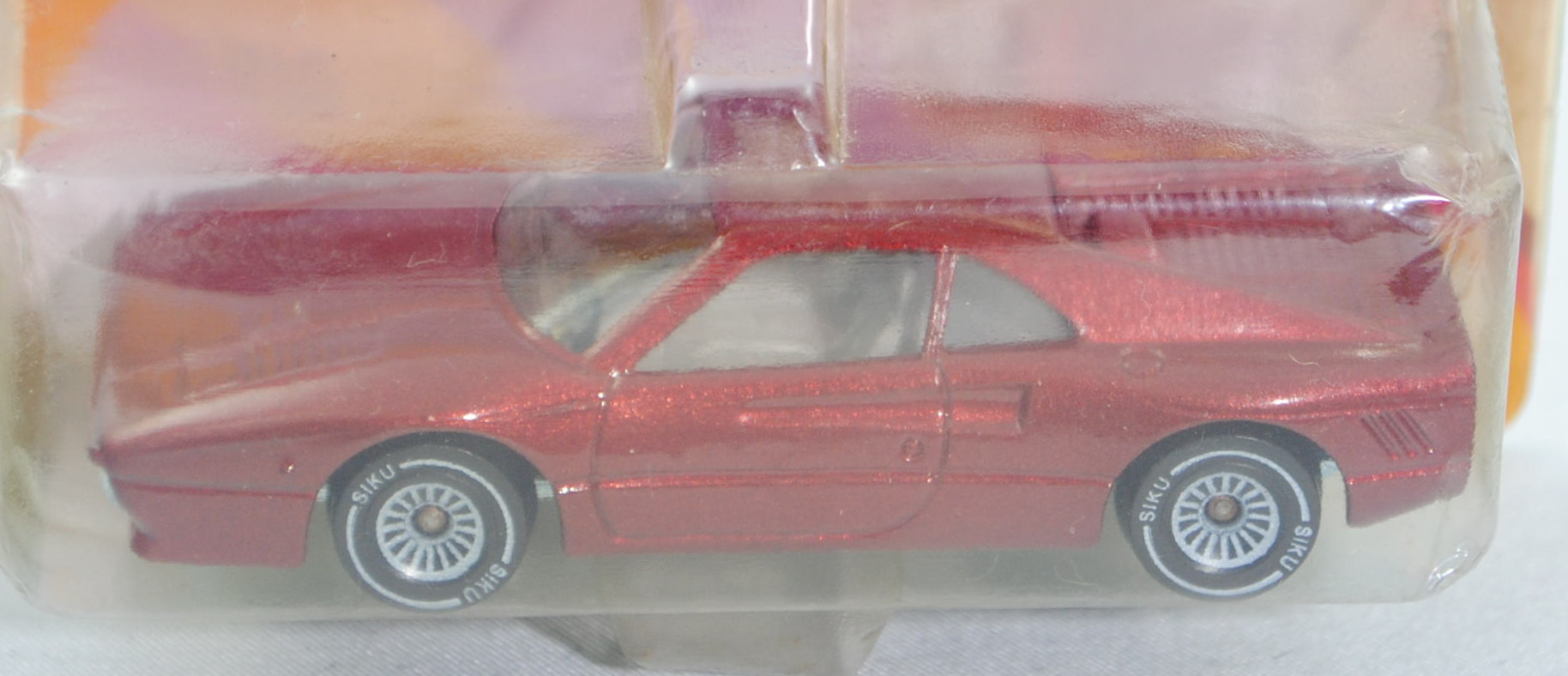 00003 Ferrari 288 GTO (Modell 1984-1985), purpurrotmetallic, innen reinweiß, Lenkrad schwarz, Chassi