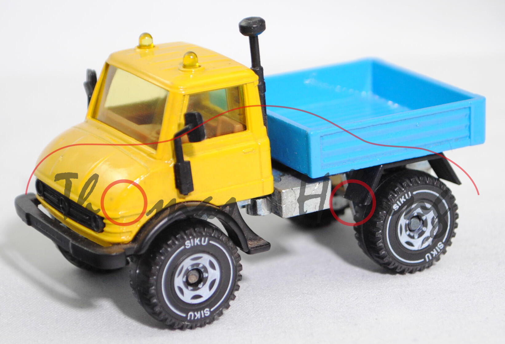 06403 HU Mercedes-Benz Unimog U 65 (Baureihe 406, Modell 1963-1964), Fahrerhaus gelb, innen braunbeige, Pritsche blau, Chassis chrom, SIKU Ungarn / Metchy, 1:50, m- (HUNGARY SPECIAL)