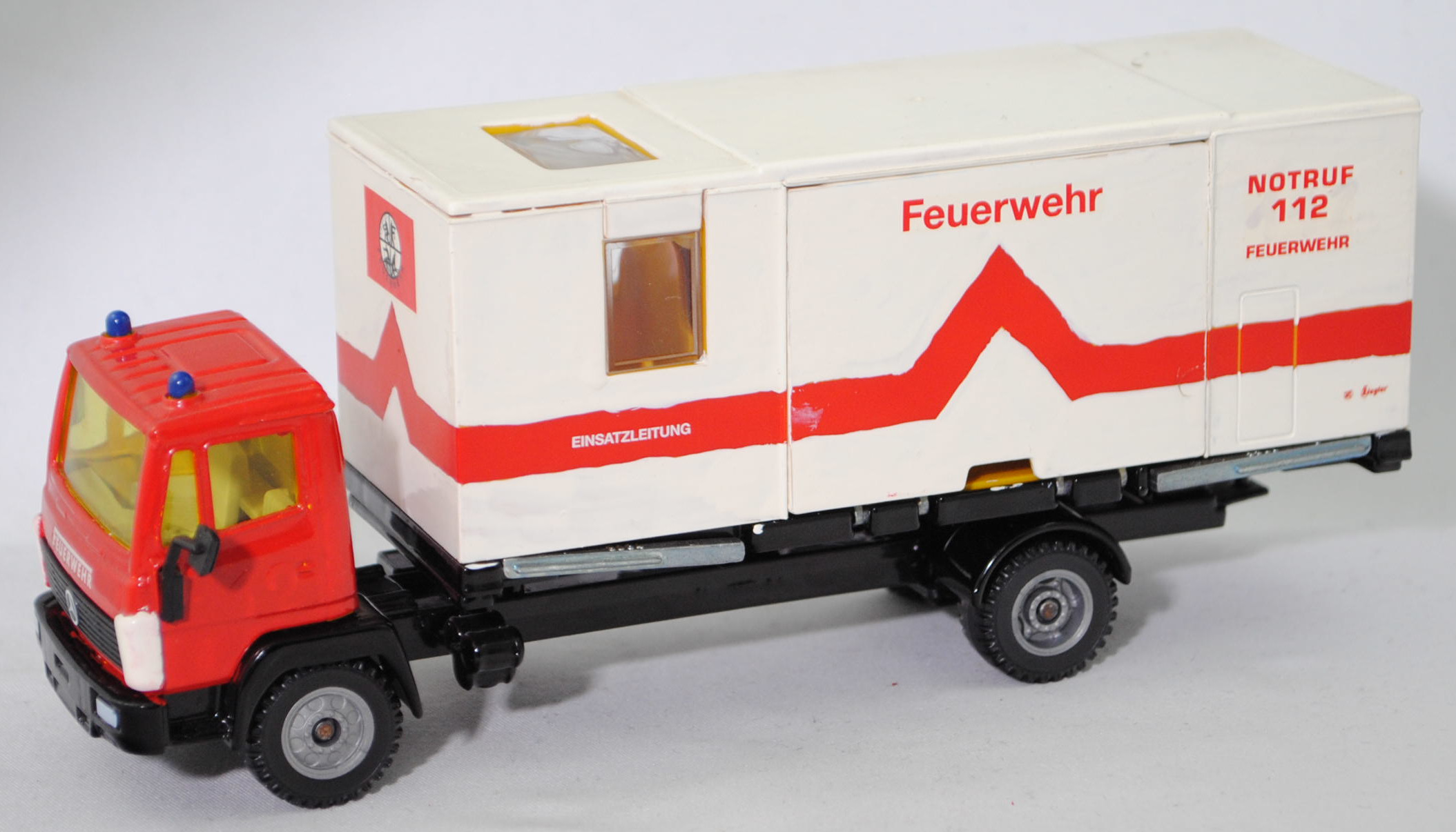 00000 Umbau Mercedes-Benz 1520 (Mod. 84-89) mit Wechselbrücke, rot/schwarz, FEUERWEHR, SIKU, 1:55