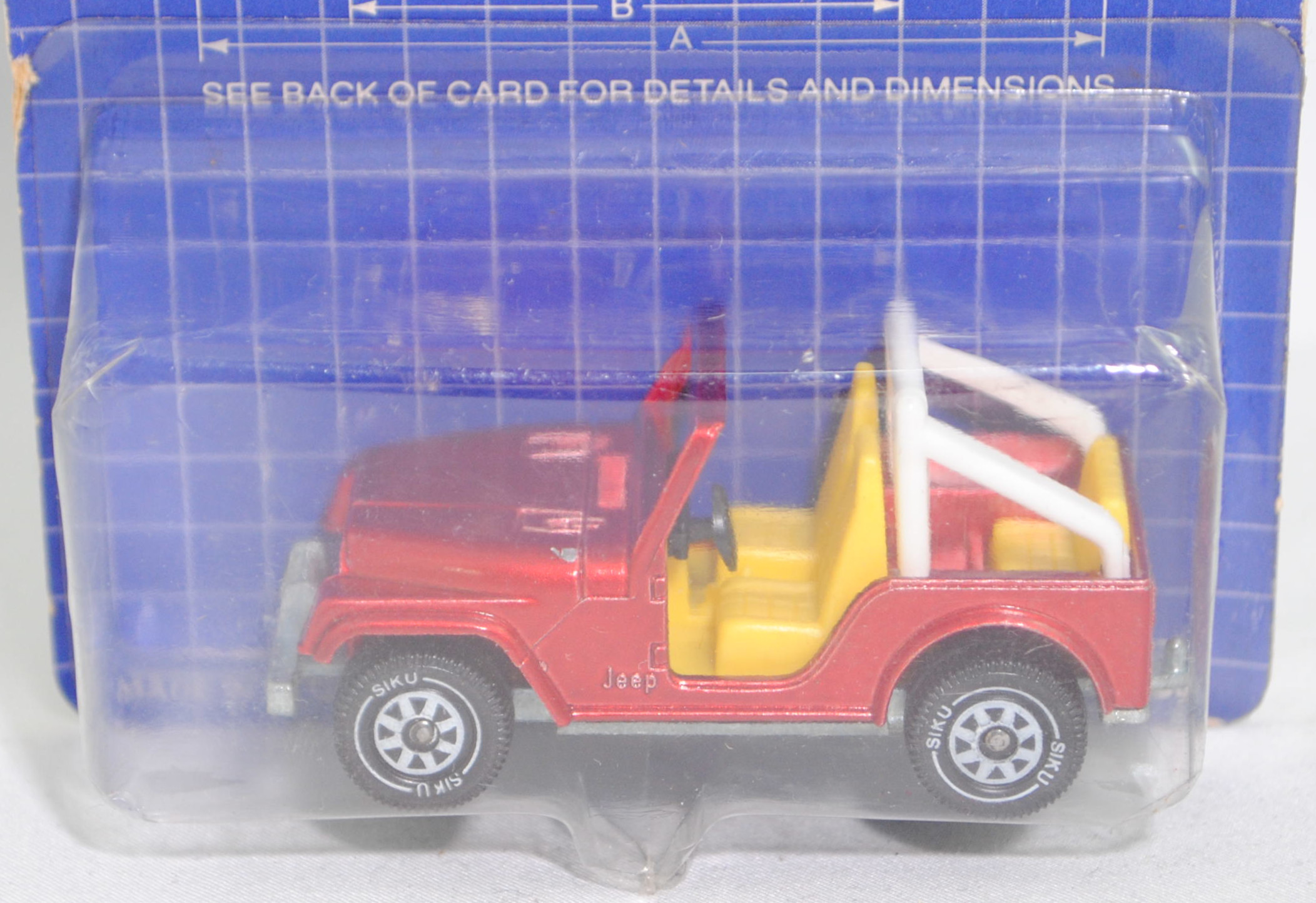 00003 Jeep CJ-5 2.5L (5. Generation, Modell 1979-1983), hell-rubinrotmetallic, innen zinkgelb, Überrollbügel reinweiß, B5, SIKU SUPER, 1:55, P22 (siku EUROBUILT)