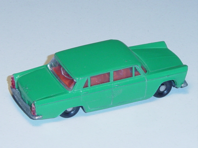 Fiat 1800, verkehrsgrün, innen rotorange, Lenkrad weiß, HL Glas, Hohlniete, Bpr. V 201, gesilberte R