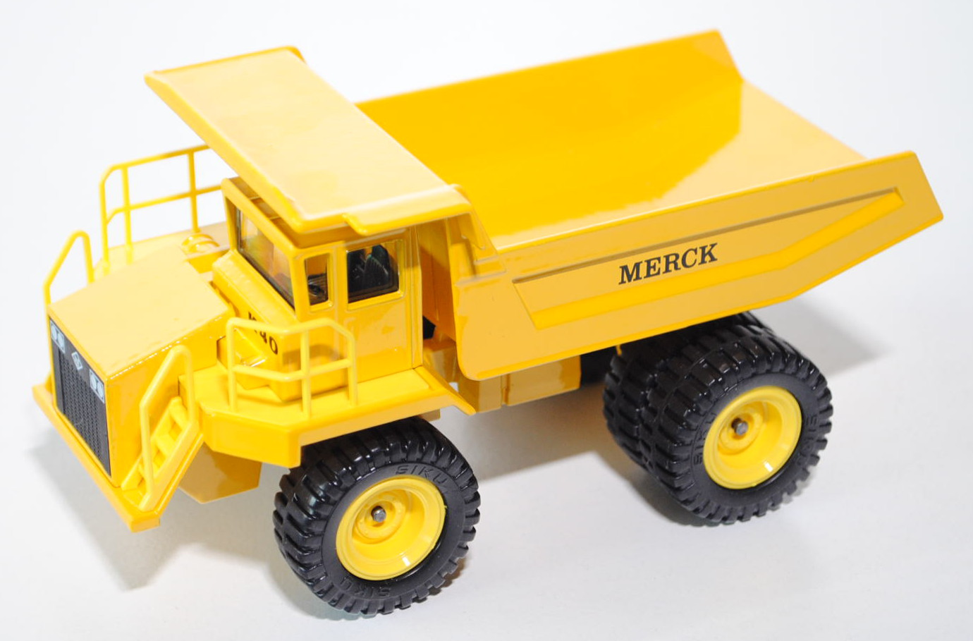 O&K Schwerer Muldenkipper K40, verkehrsgelb, MERCK, 1:55, L15