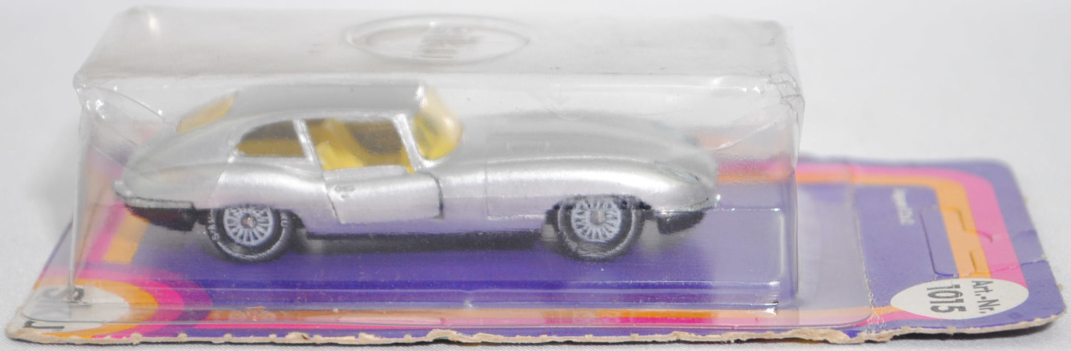 00006 Jaguar E-Type 2+2 SI Coupé 4.2 Liter (Serie 1, Typ 2+2-Sitzer Coupé, Modell 1966-1967), silber, innen gelb, W-Germ, Verglasung gelb, R11 gerillt, SIKU SUPER, 1:61, P17 (Farbe)