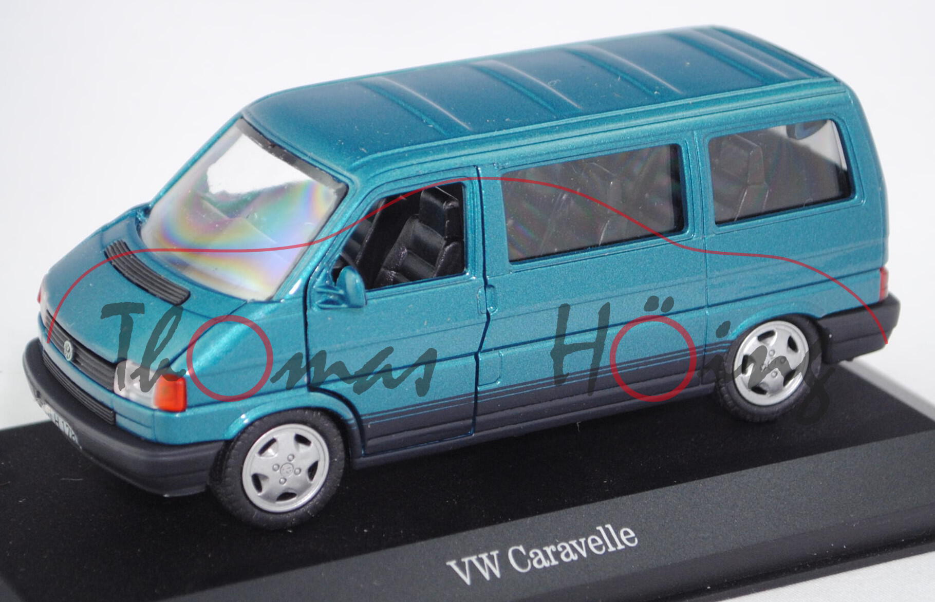 VW T4 Caravelle (Typ 70, Radstand 2920 mm, Mod. 1990-1995), caprigrün metallic, Schabak 1:43, PC-Box