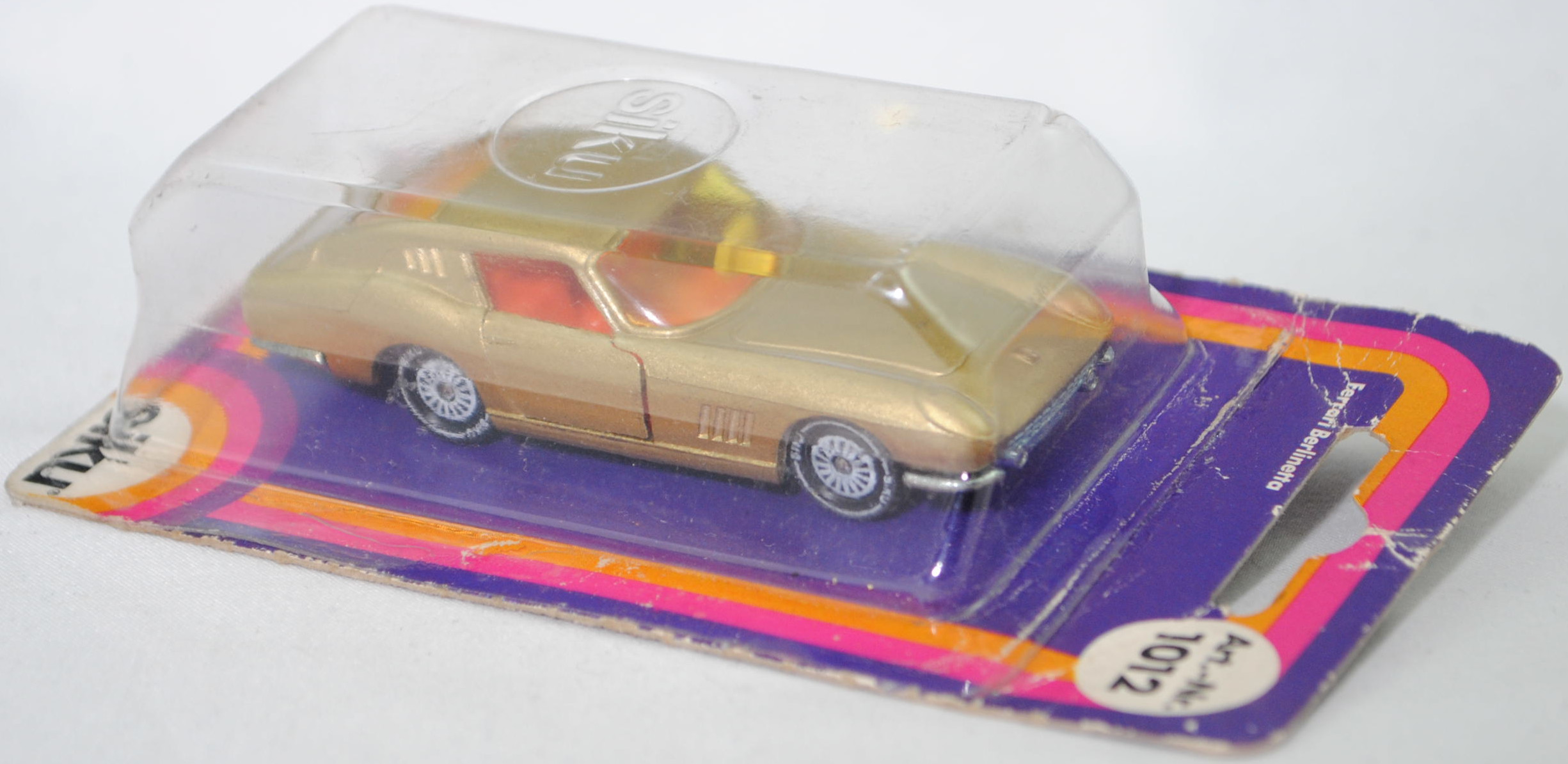 00005 Ferrari Berlinetta 275 GTB (Tipo 563, 2. Serie, Long Nose / Lange Nase, Modell 1965-1966), goldmetallic, Frontscheinwerfer integriert, Bpr. 1012, W-Germ, R11, SIKU SUPER, 1:56, P17 (s/w)