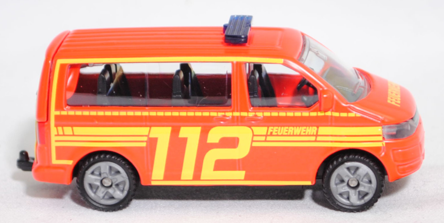 00000 VW T5 GP Multivan Highline 2.0 TDI (5. Generation, Typ 7E, Modell 2009-2015) Feuerwehr Einsatzleitung, hell-leuchtrot, FEUERWEHR 112, SIKU SUPER, 1:61, P29f