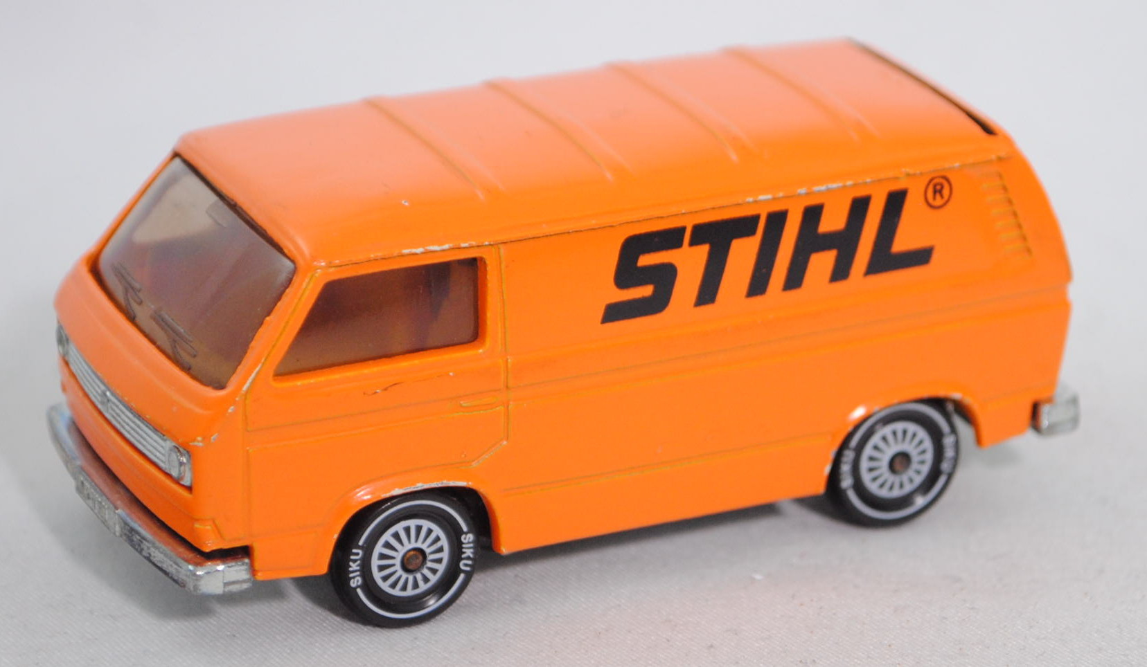 VW Transporter 2,0 Liter (Typ T3, Modell 1979-1982), pastellorange, STIHL®, R11, Limited, m-