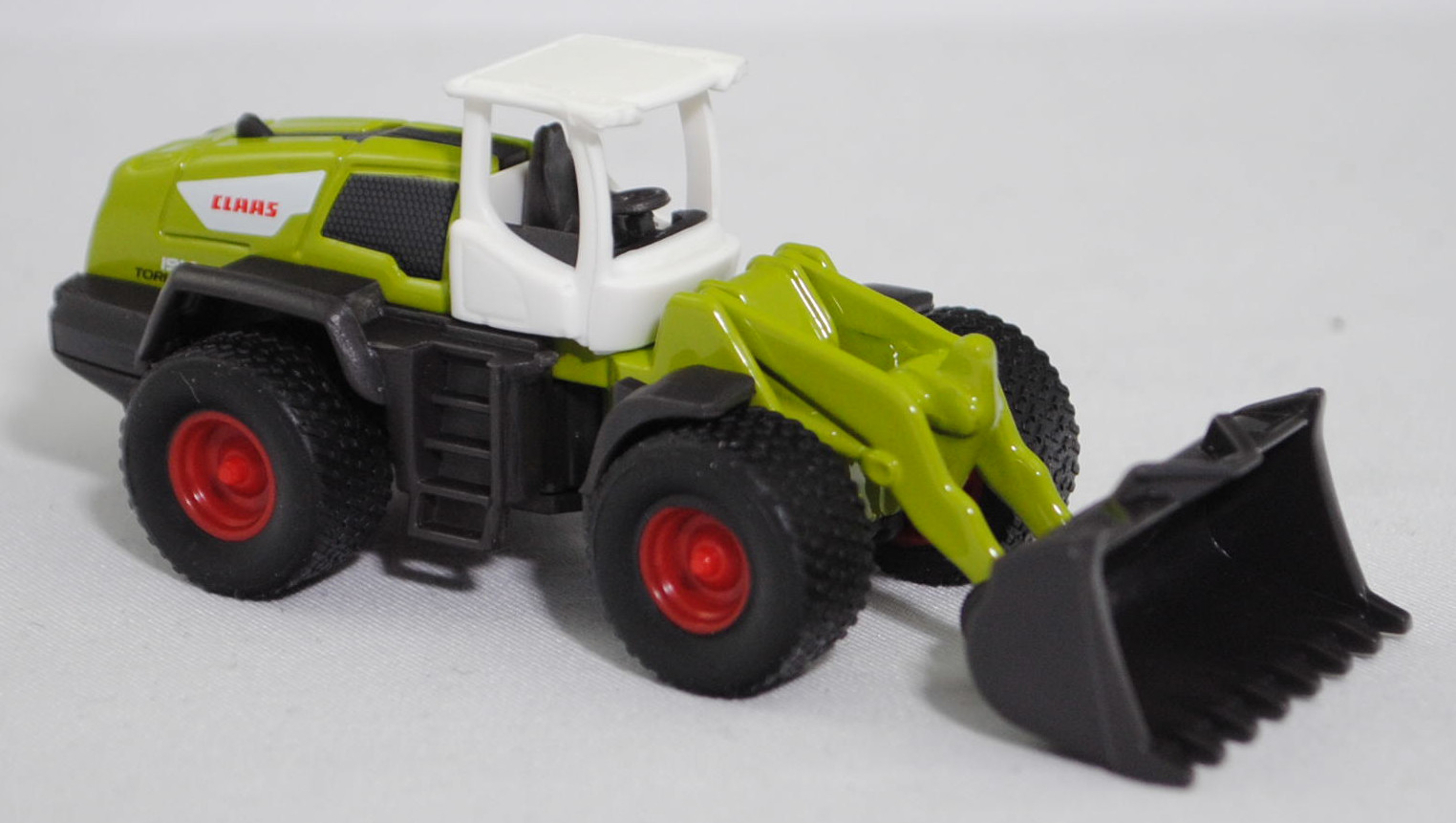 00001 CLAAS Radlader TORION 1914 mit Erdbauschaufel mit Aufreißzähnen (Modell 2017-), reinweiß/claasgrün, seitliche Motorbelüftung Teil der Karosserie, SIKU SUPER, 1:102, P29f