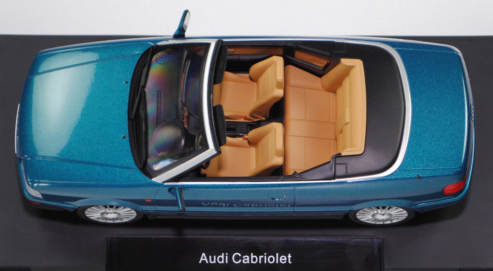 Audi Cabriolet 2.6 E (1. Generation, Typ 8G, VFL = Vorfacelift, Modell 1993-1997), gomera perleffekt (LZ6P), MODELCAR GROUP, 1:18, mb (Limited)