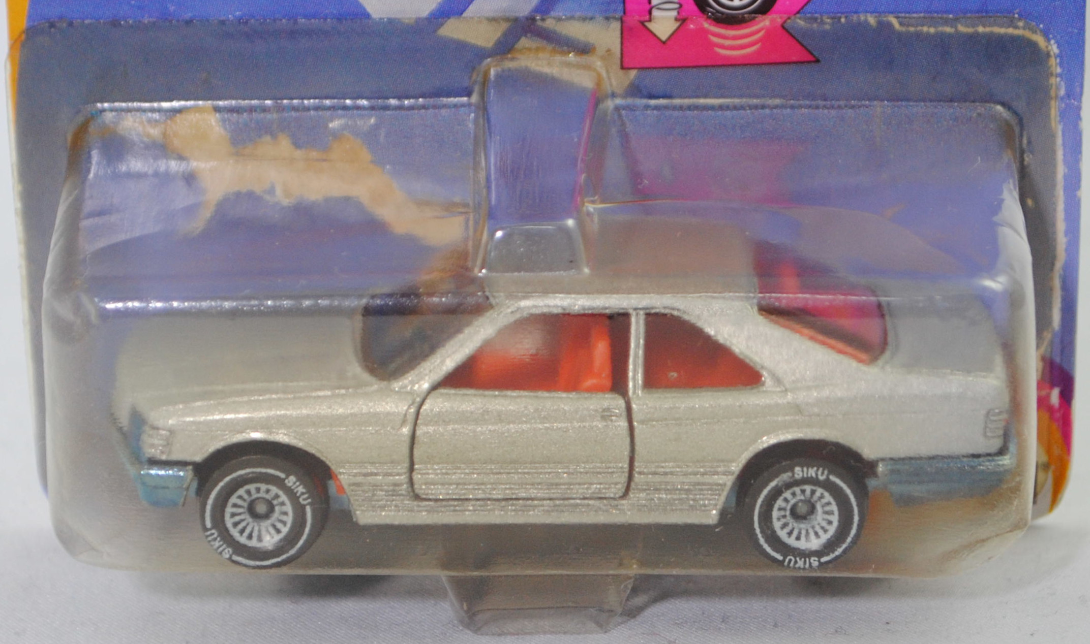 00002 Mercedes-Benz 500 SEC (2. Generation S-Klasse, interne Baureihenbezeichnung C 126, Vor-MoPf, Modell 1981-1985), silbergraumetallic, SIKU SUPER, 1:60, P21 (war offen)