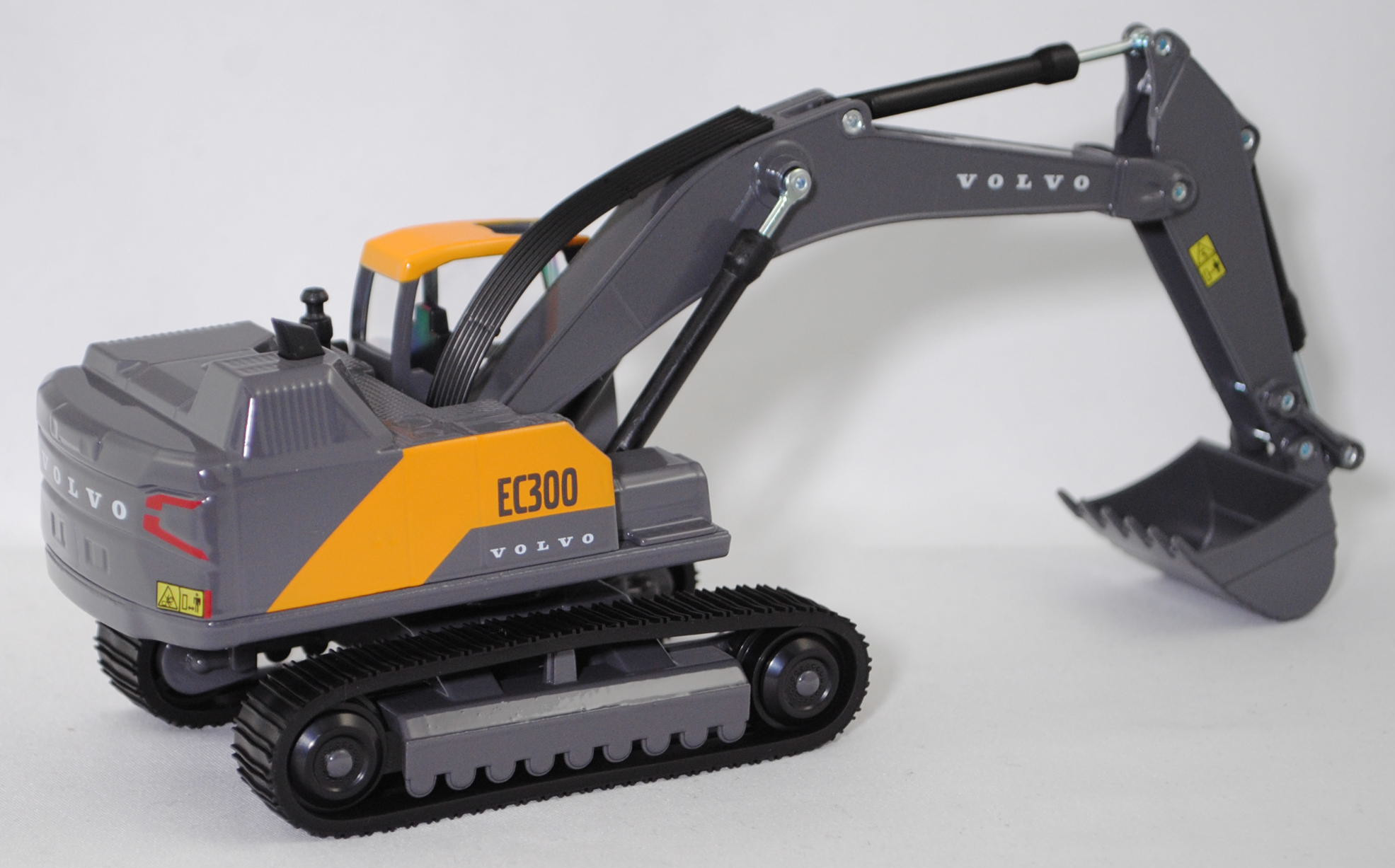 00000 Hydraulikbagger Volvo EC300 mit Tieflöffel und Raupenfahrwerk, maisgelb/blass-graubraun, Sitz schwarz, SIKU SUPER 1:50, L17mpK