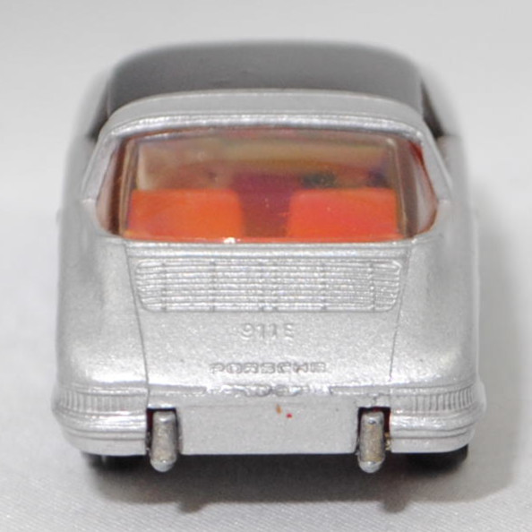 00009 Porsche 911 E Targa (F-Modell bzw. Urmodell, B-Serie, Modell 1968-1969), silber, Lenkrad weiß, Dach schwarz, Bpr. V234 und 1010, W-Germ, Verglasung rauch, R11 glatt, SIKU, 1:60, m