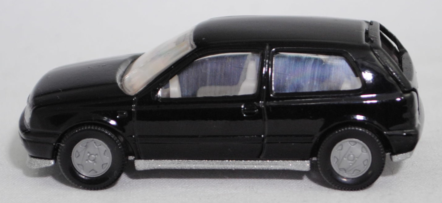 00004 VW Golf III 1.8 GL (Typ 1H, Vorfacelift, Modell 1991-1994), schwarz, innen grau, Lenkrad grau, Chassis silber, Hong, Bpr. 1010 / 0842, SIKU SUPER, 1:56, m- (Riss in Scheibe)