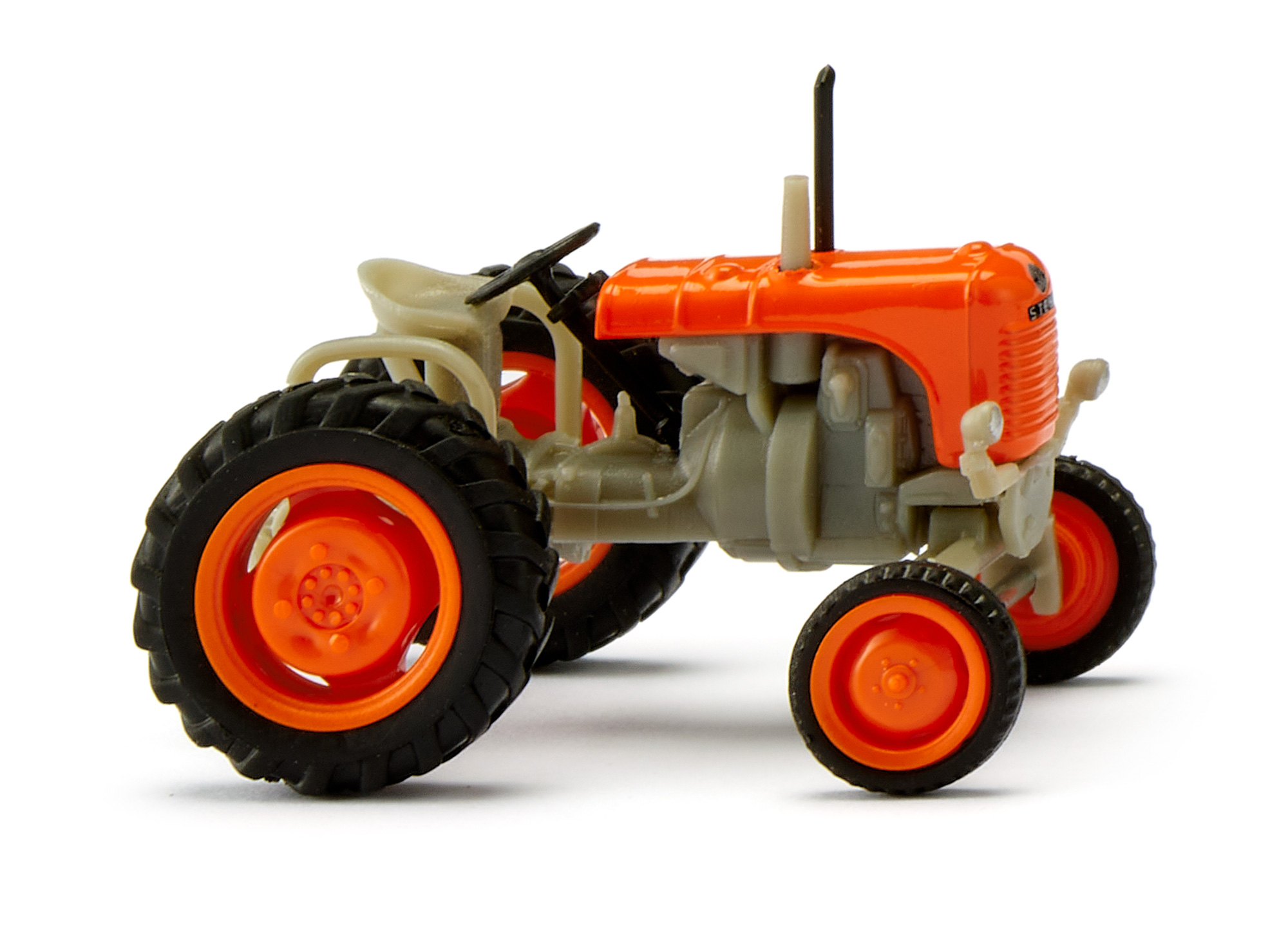 Steyr-Diesel Traktor Typ 80 (1. Generation, Baureihe 13, Typ Standardtraktor in Normalausführung, Baujahr 1949-1964), Motorhaube verkehrsorange, Sitz betongrau, Wiking, 1:87, mb