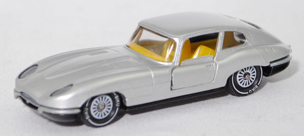 00007 Jaguar E-Type 2+2 SI Coupé 4.2 Liter (Serie 1, Typ 2+2-Sitzer Coupé, Modell 1966-1967), silber, innen gelb, W-Germ, Verglasung rauch, R11 gerillt, SIKU SUPER, 1:61, m