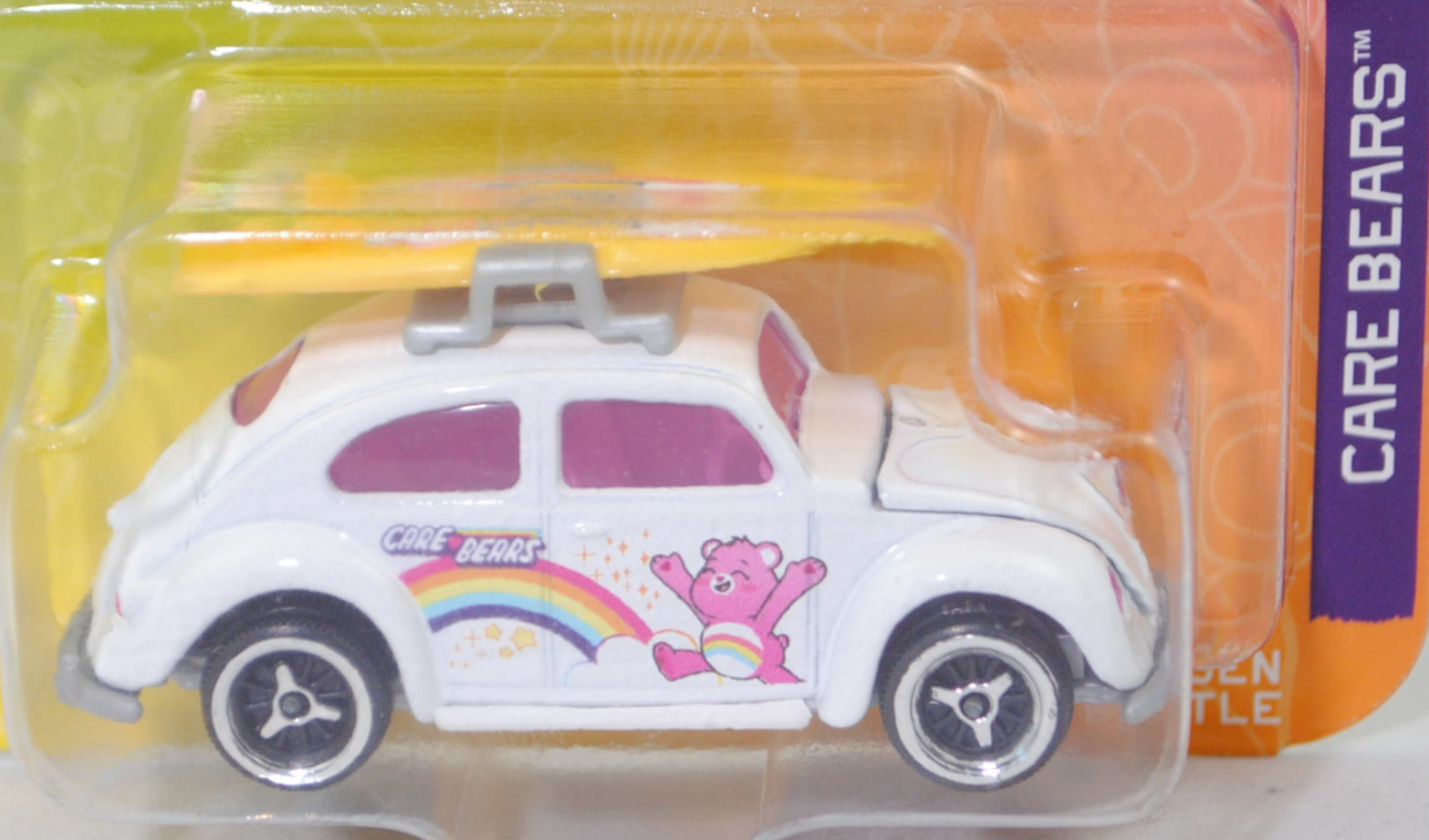 Volkswagen Käfer 1200 Export Limousine (Typ 11/12a, Modell 1955-1957) mit Dachgepäckträger und Surfbrett, weiß, CARE BEARS, majorette, 1:64, Blister (CARE BEARS™ PREMIUM CARS)