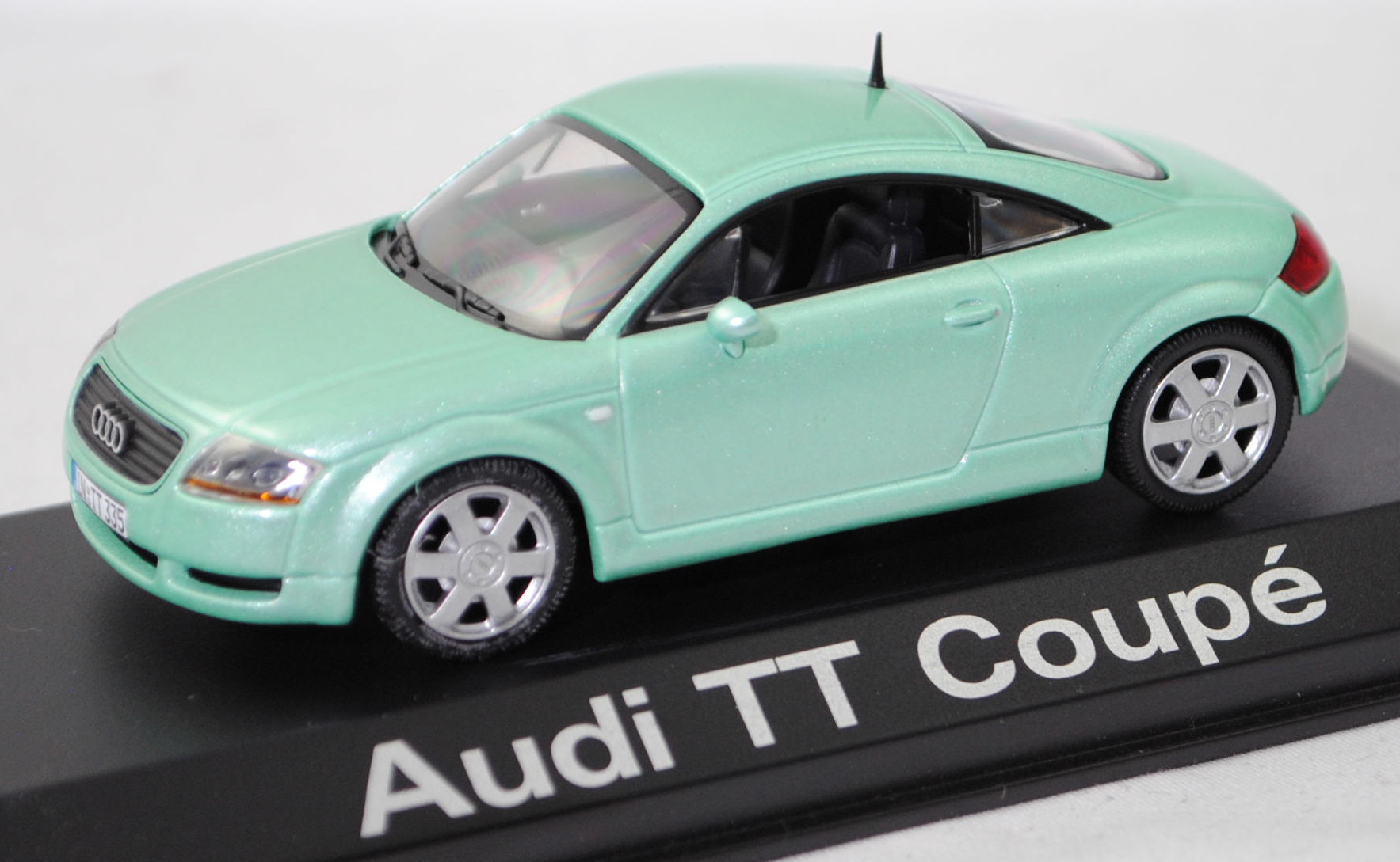 Audi TT Coupé 1.8 T (8N, Mod. 1998-2000), talismangrün metallic (6N / LY6S), Minichamps, 1:43, Werbebox m-