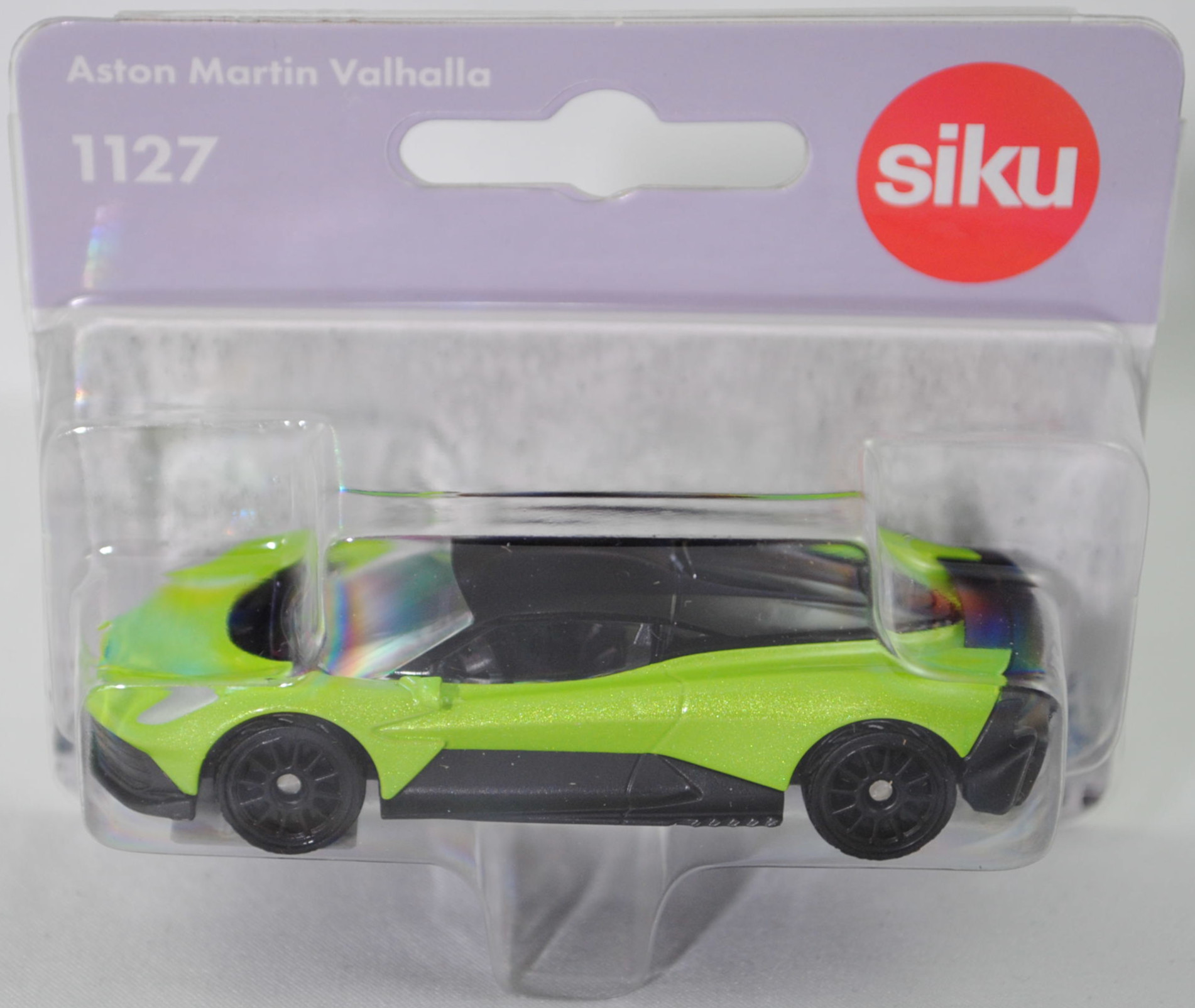 00000 Aston Martin Valhalla (1. Generation, TM01, Modell 2025-), Karosserie hell-gelbgrünmetallic, innen schwarz, Dach schwarz, B54 schwarz, SIKU SUPER, 1:59, P29f