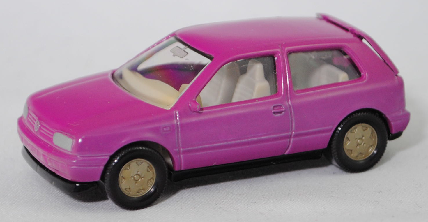 00002 VW Golf III 1.8 GL (Typ 1H, Vorfacelift, Modell 1991-1994), dunkel-verkehrspurpur, innen seidengrau, Lenkrad seidengrau, Chassis schwarz, Hong, Bpr. 1010, SIKU SUPER, 1:56, m-